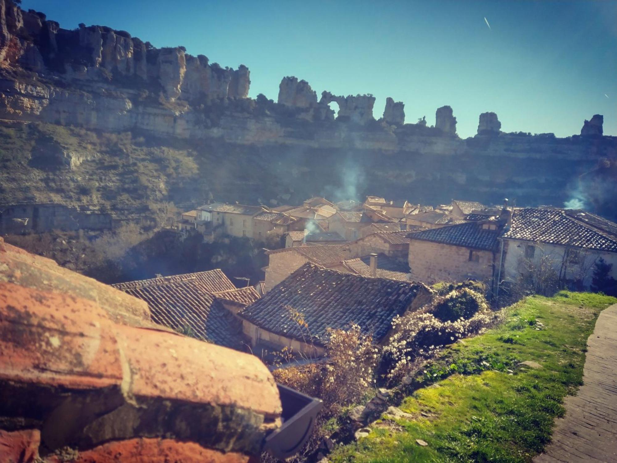 La Milana, Orbaneja Del Castillo Exteriör bild