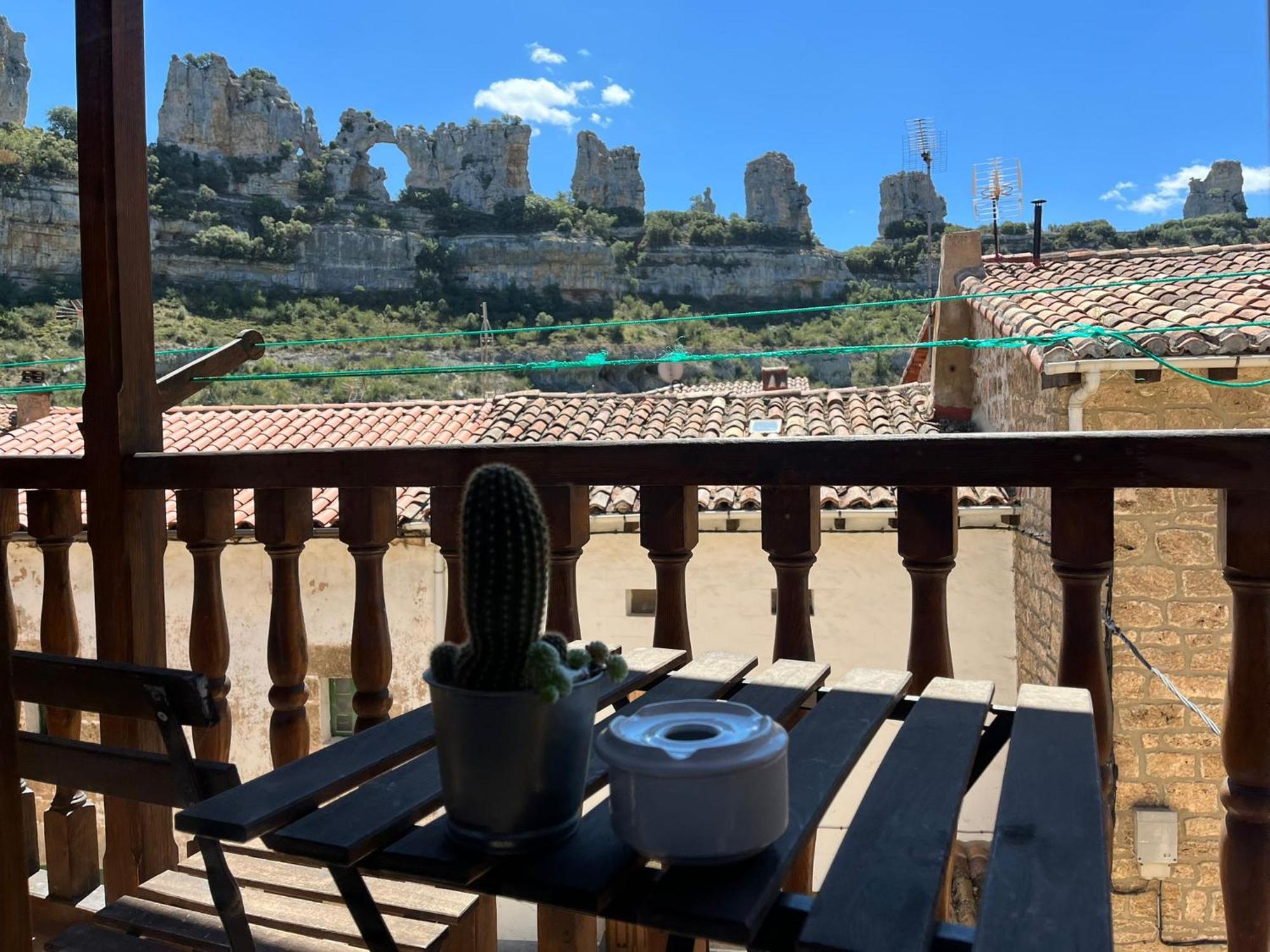 La Milana, Orbaneja Del Castillo Exteriör bild