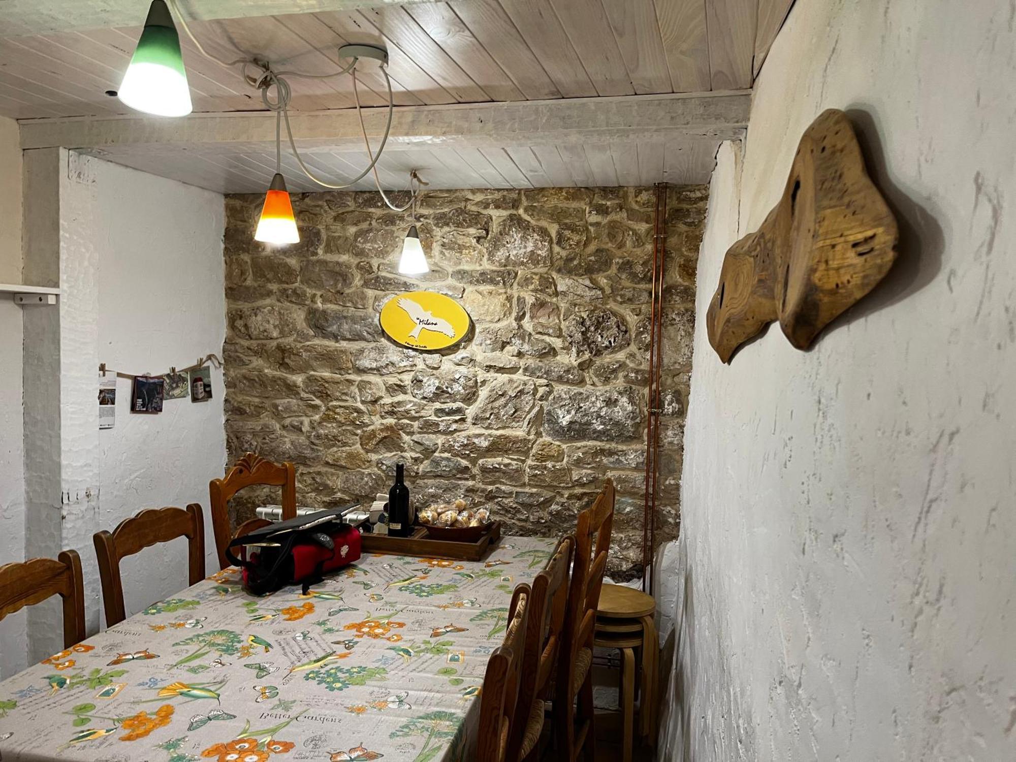 La Milana, Orbaneja Del Castillo Exteriör bild